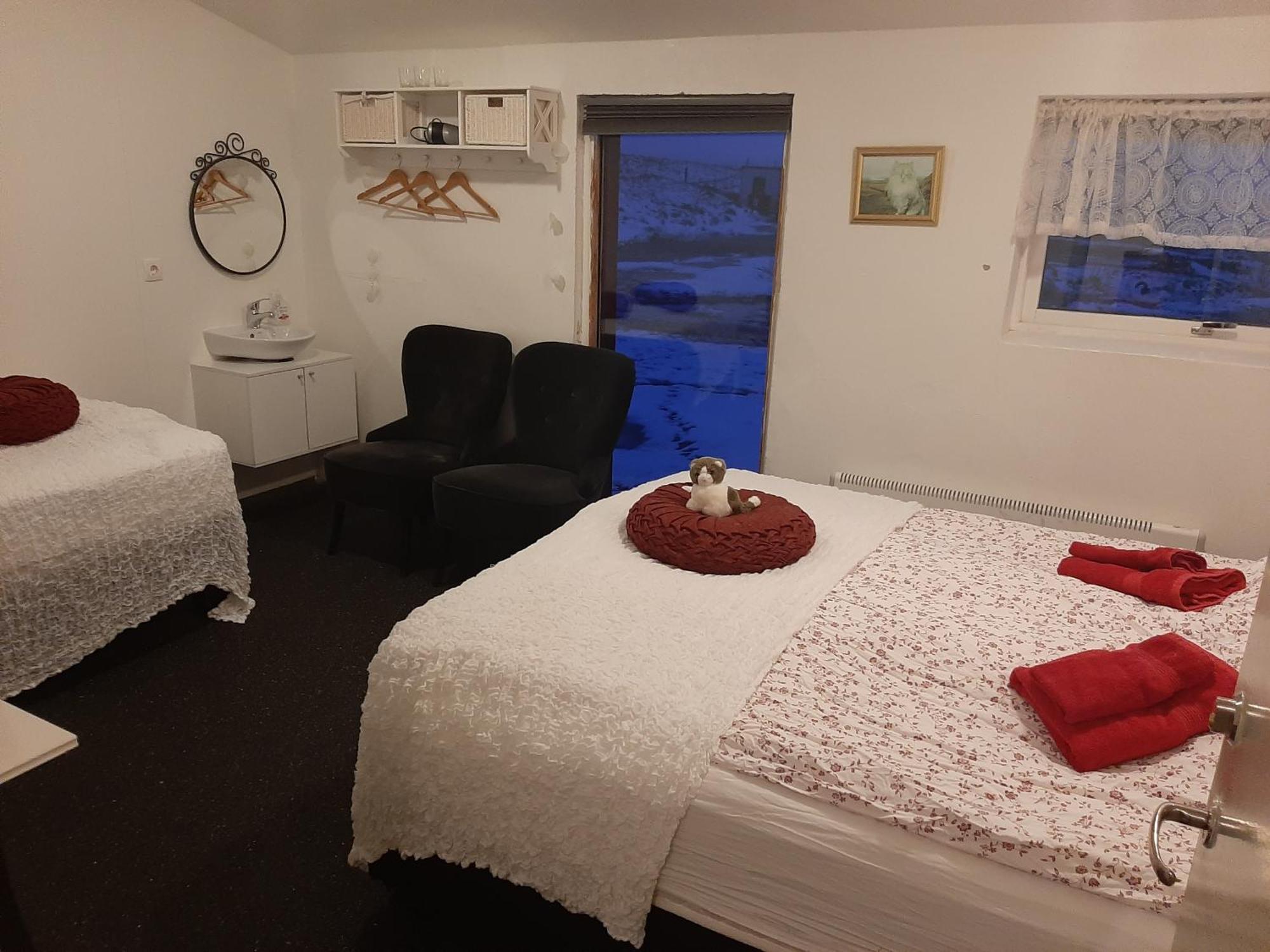 Guesthouse Hólmur Екстериор снимка